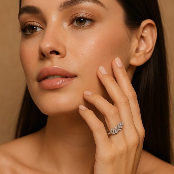 The lira loop ring