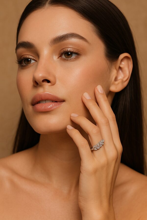 The lira loop ring